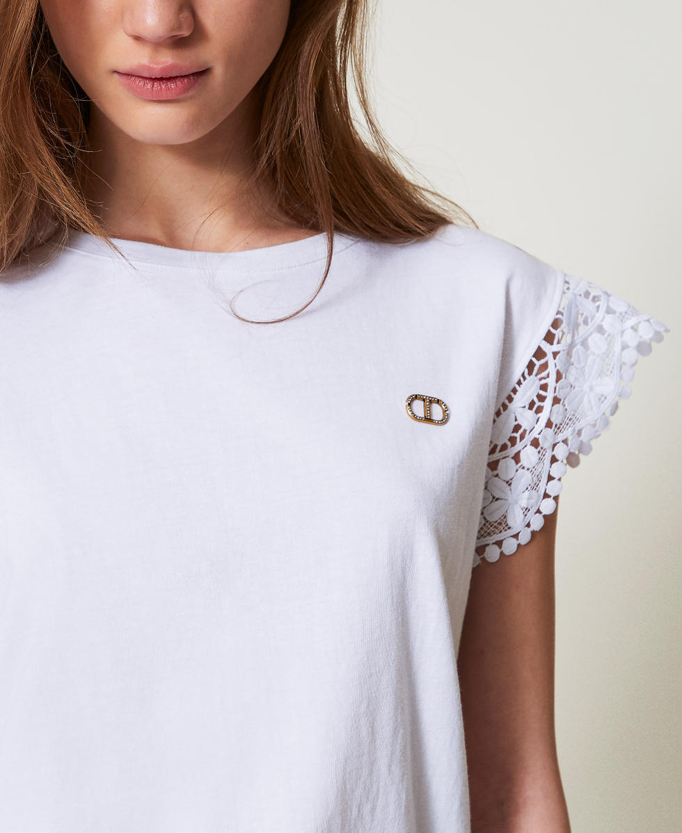 T-Shirt mit Fl&uuml;gel&auml;rmeln aus Spitze Wei&szlig; Frau 251TT2411_00001_04
