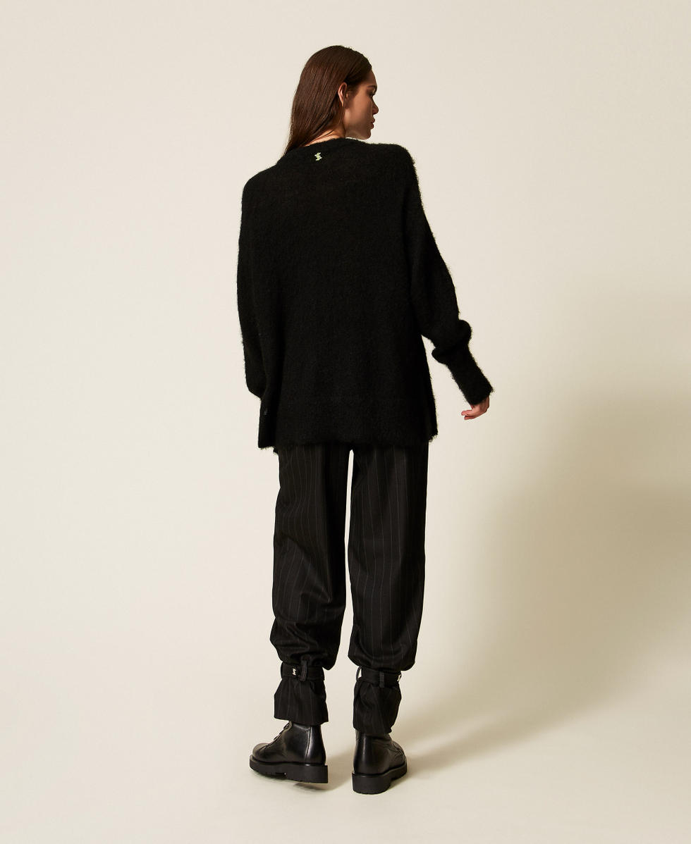 Pantalones MYFO de rayas con correas Black Pinstripe Mujer 252AQ2042_12849_03