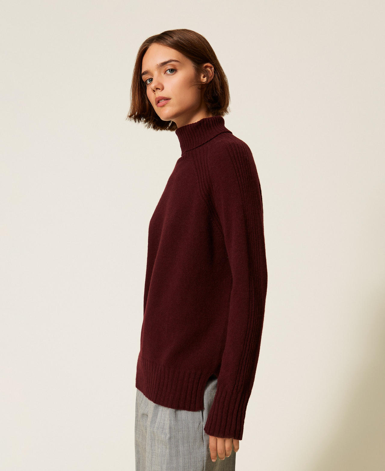 Cashmere blend turtleneck jumper “Wine tasting” Purple Woman 252TP3574_05609_02