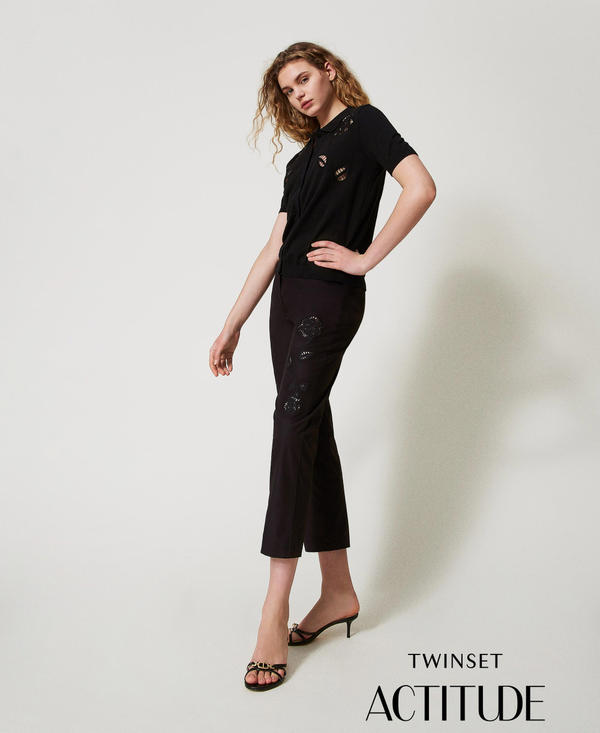 Pantaloni chino con ricamo a fiori