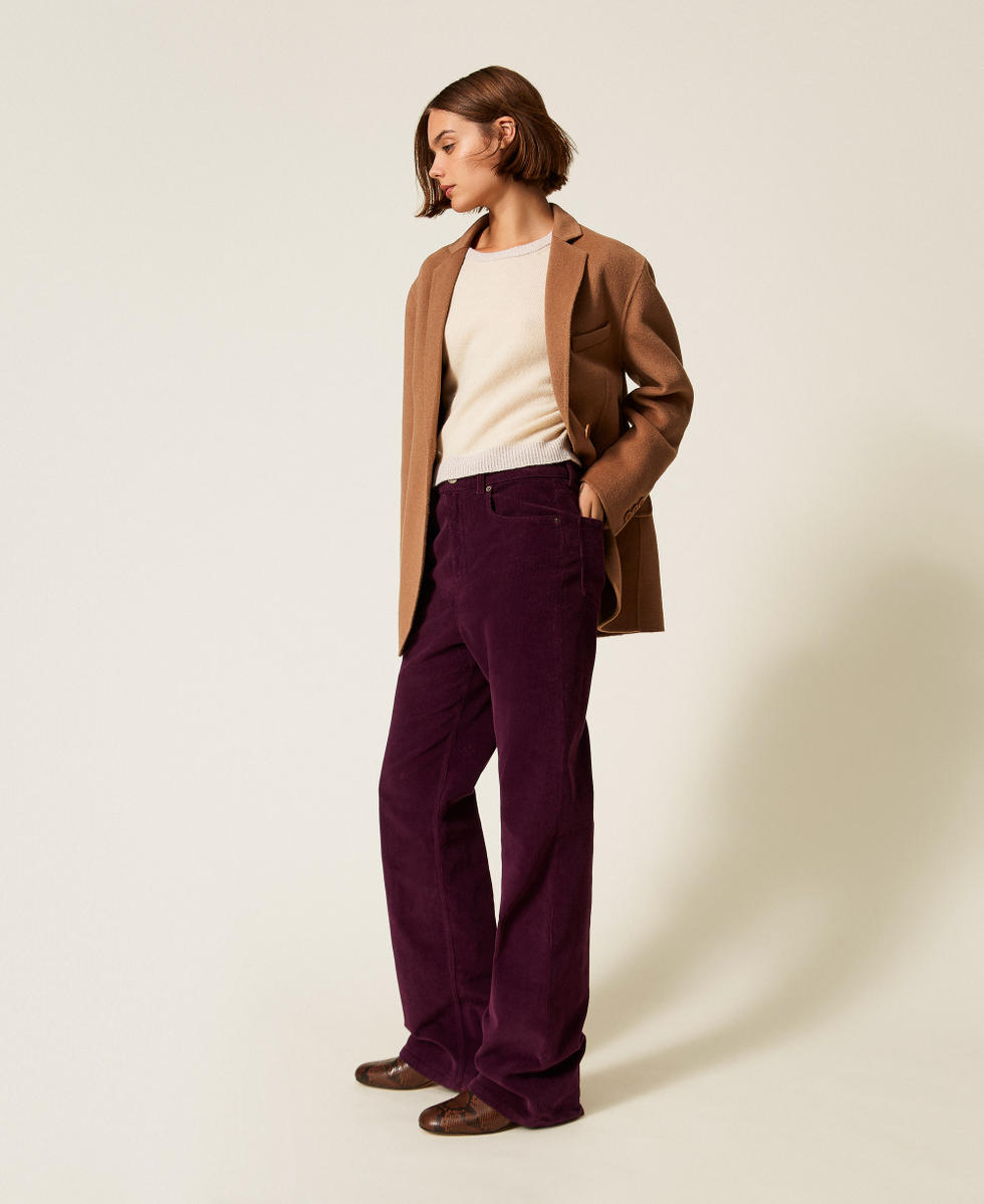 Pantalon cinq poches en velours c&ocirc;tel&eacute;