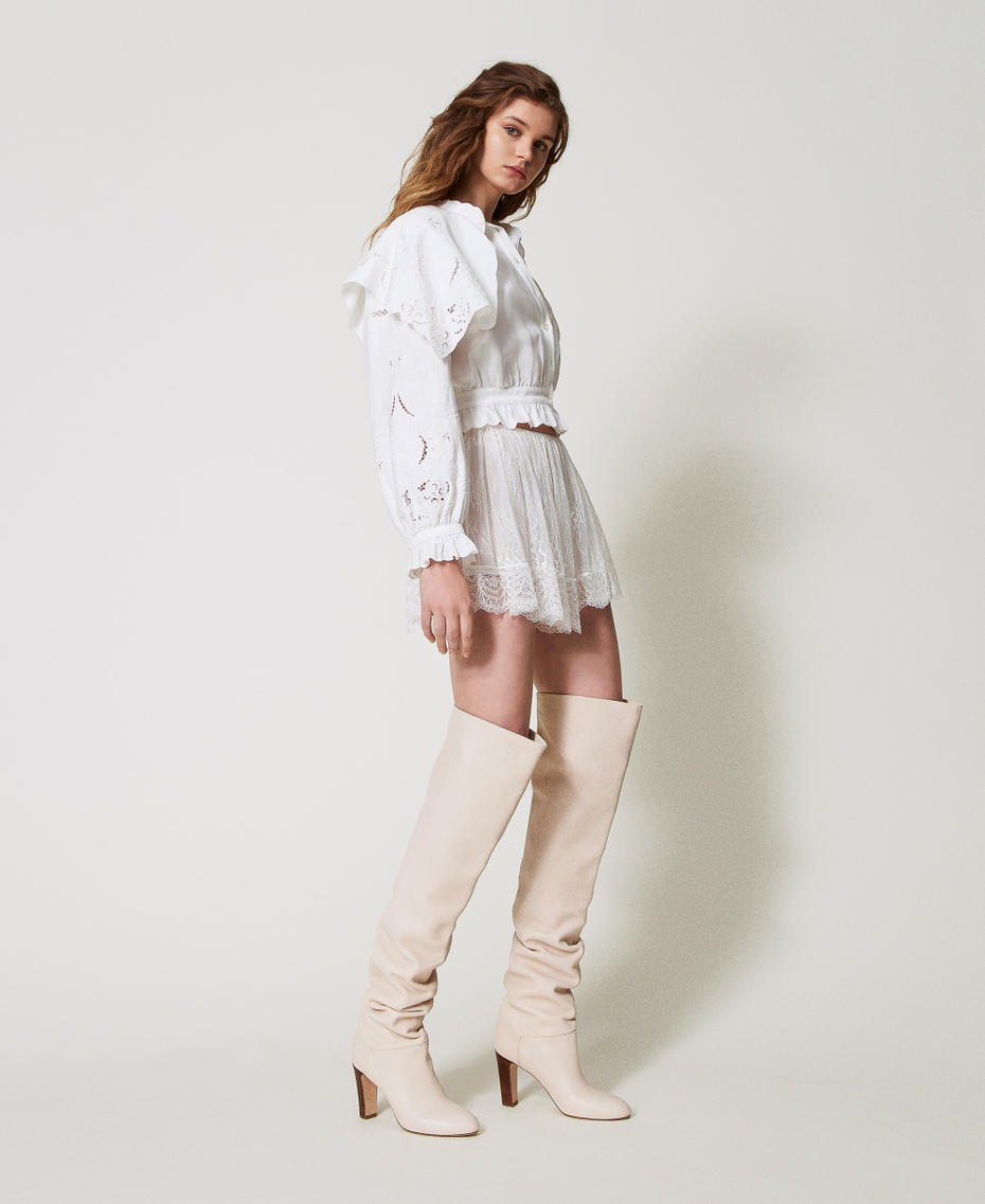 'Giglio' lace shorts with gathering. White Snow Woman 251TS2096_00282_02