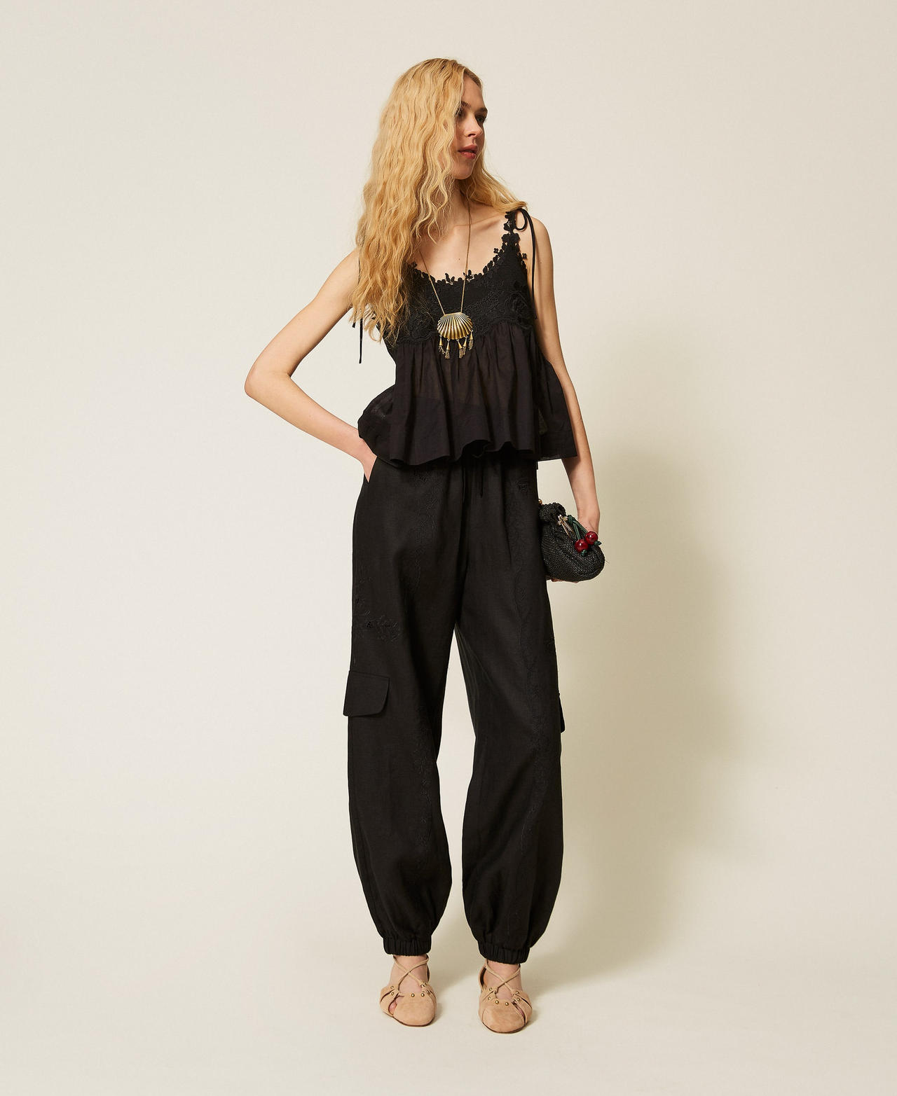 Pantalon de jogging en lin et broderie anglaise