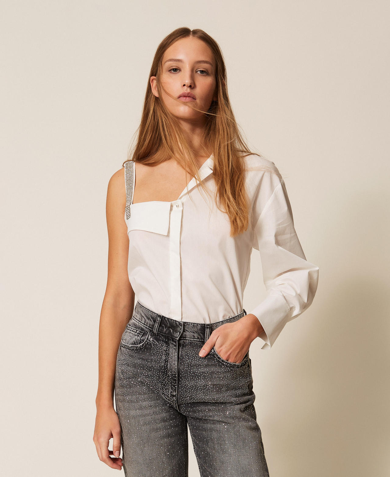 Einschultrige Hemdbluse aus Popeline Mattwei&szlig; Frau 261AP2120_00526_01