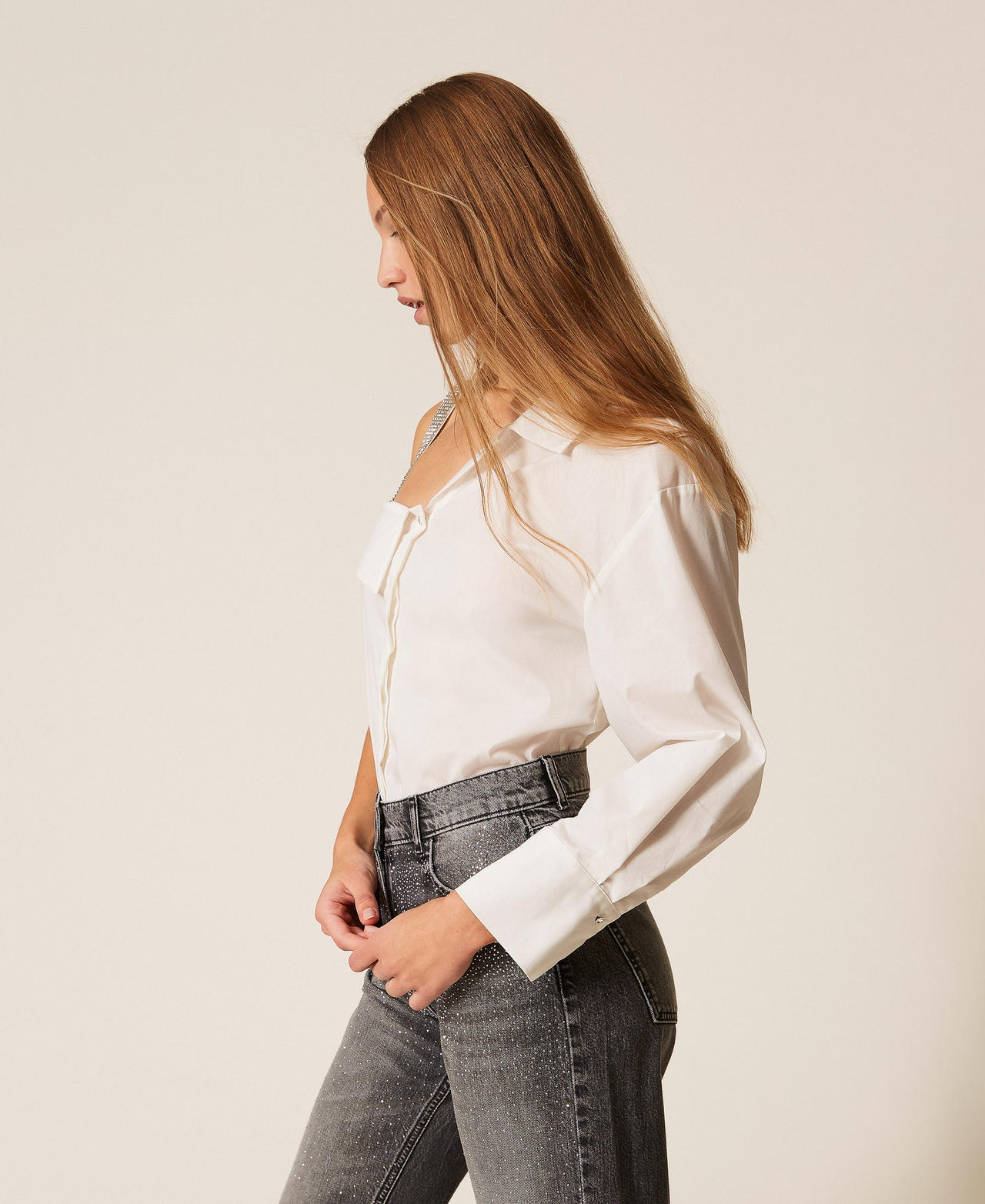 Einschultrige Hemdbluse aus Popeline Mattwei&szlig; Frau 261AP2120_00526_02