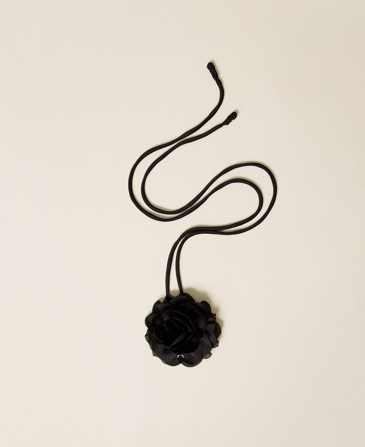 Choker avec fleur en satin