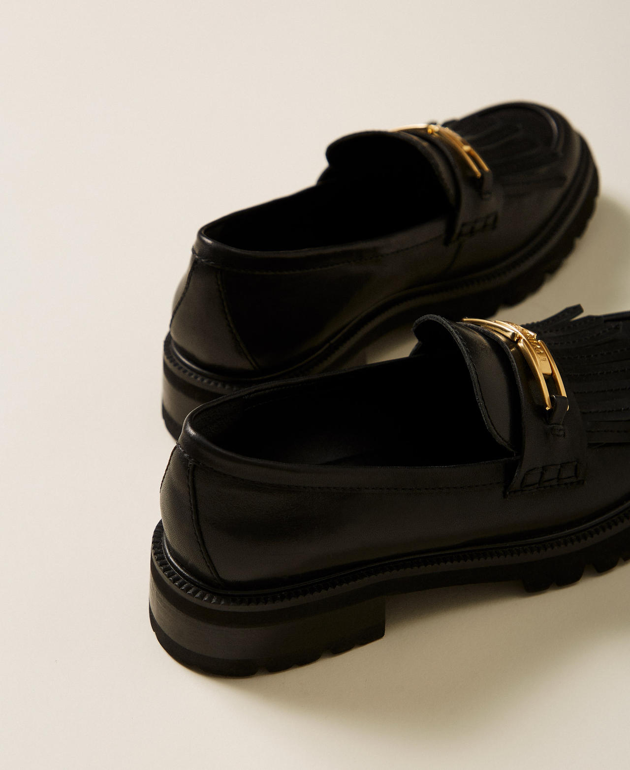 Mocassins en cuir avec franges Noir Femme 262TCP070_00006_03
