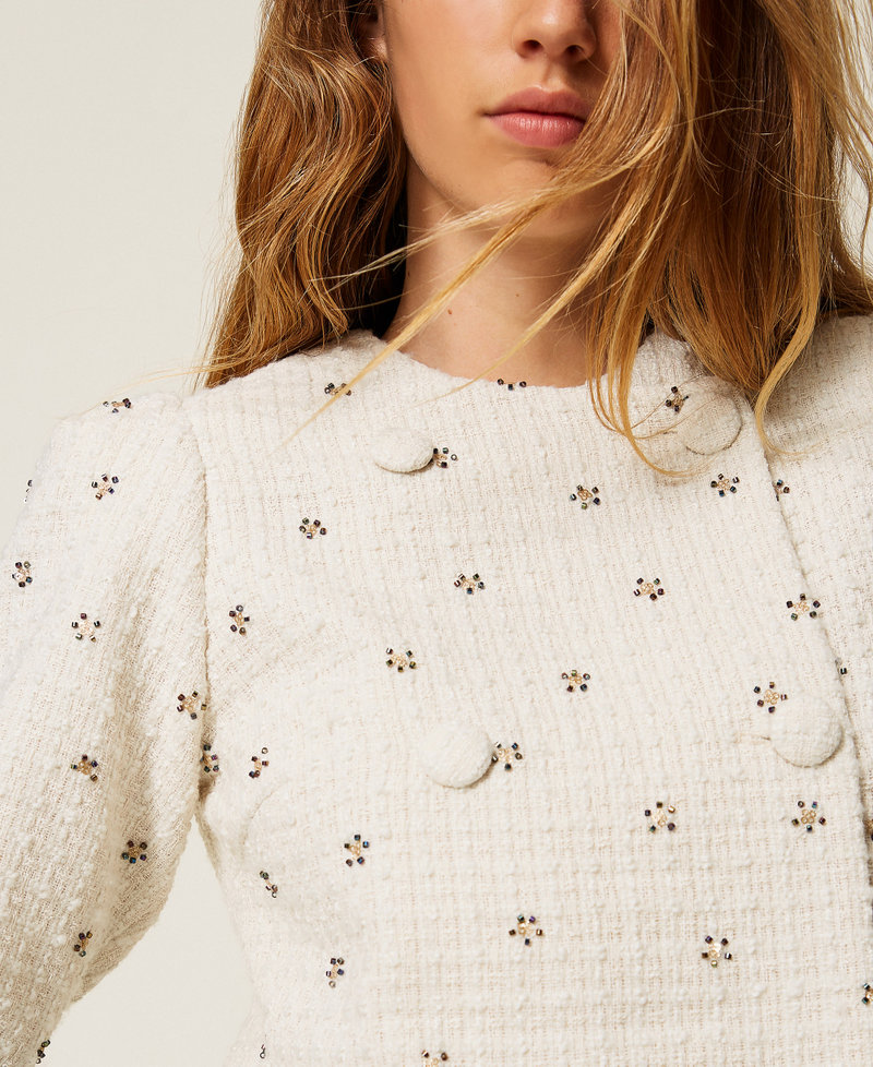 Boucléjacke mit Stickereien Weiß Schnee Frau 252AP2131_00282_04