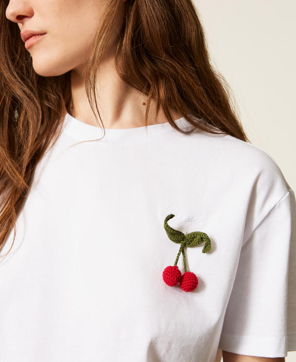T-shirt regular avec broche en crochet
