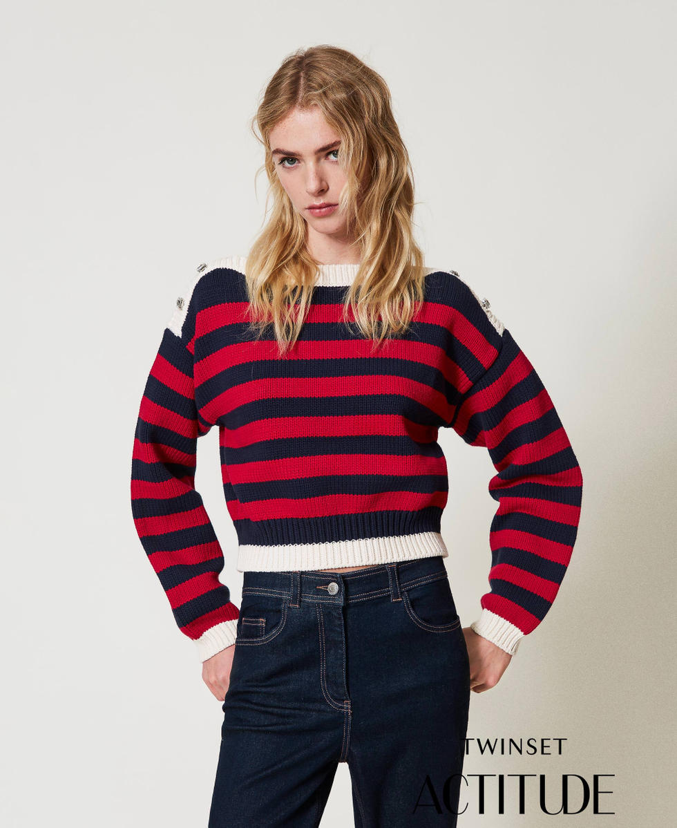 Pull &agrave; rayures avec cabochons