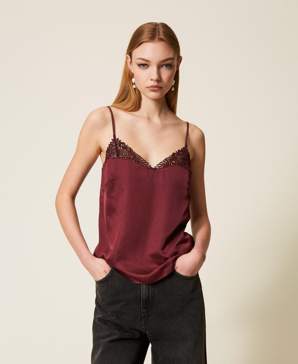 Top en satin avec dentelle