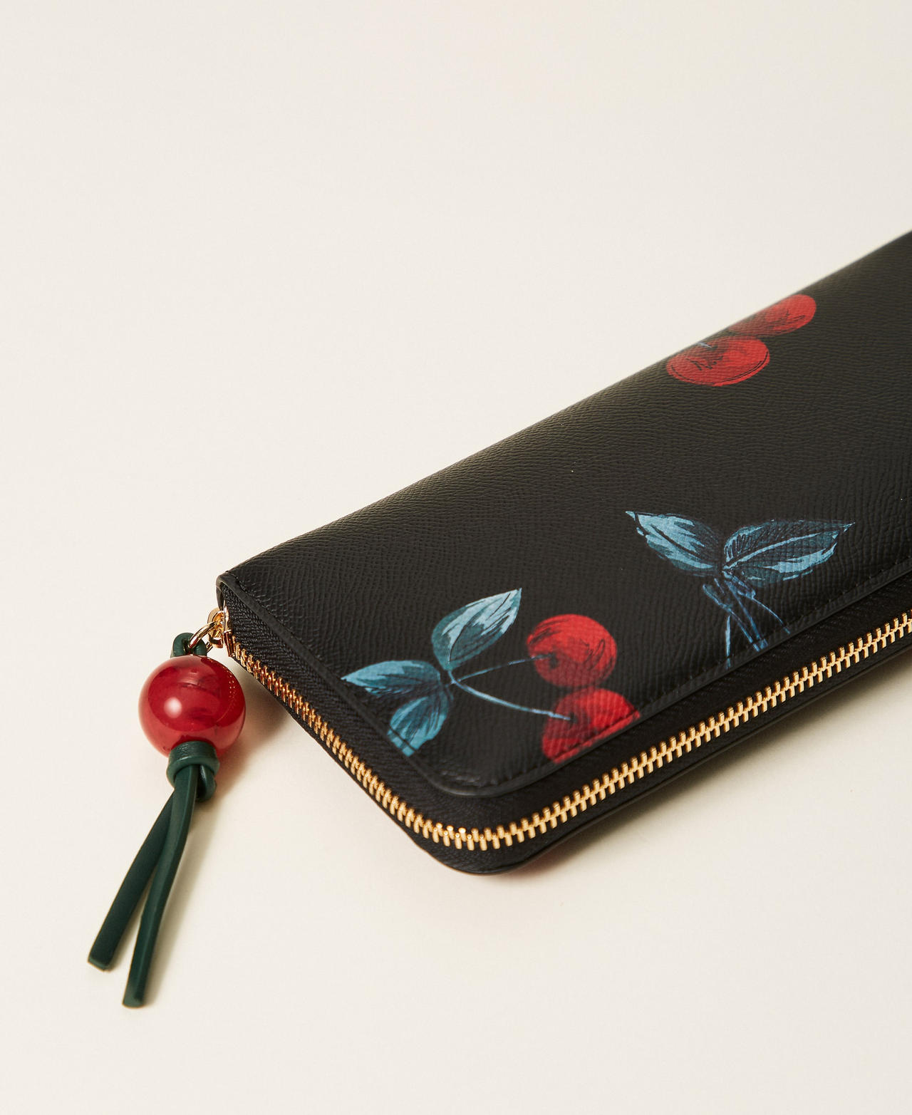 Zip around wallet with cherry print Black/Red Cherries Allover Woman 261TL8031_13500_02