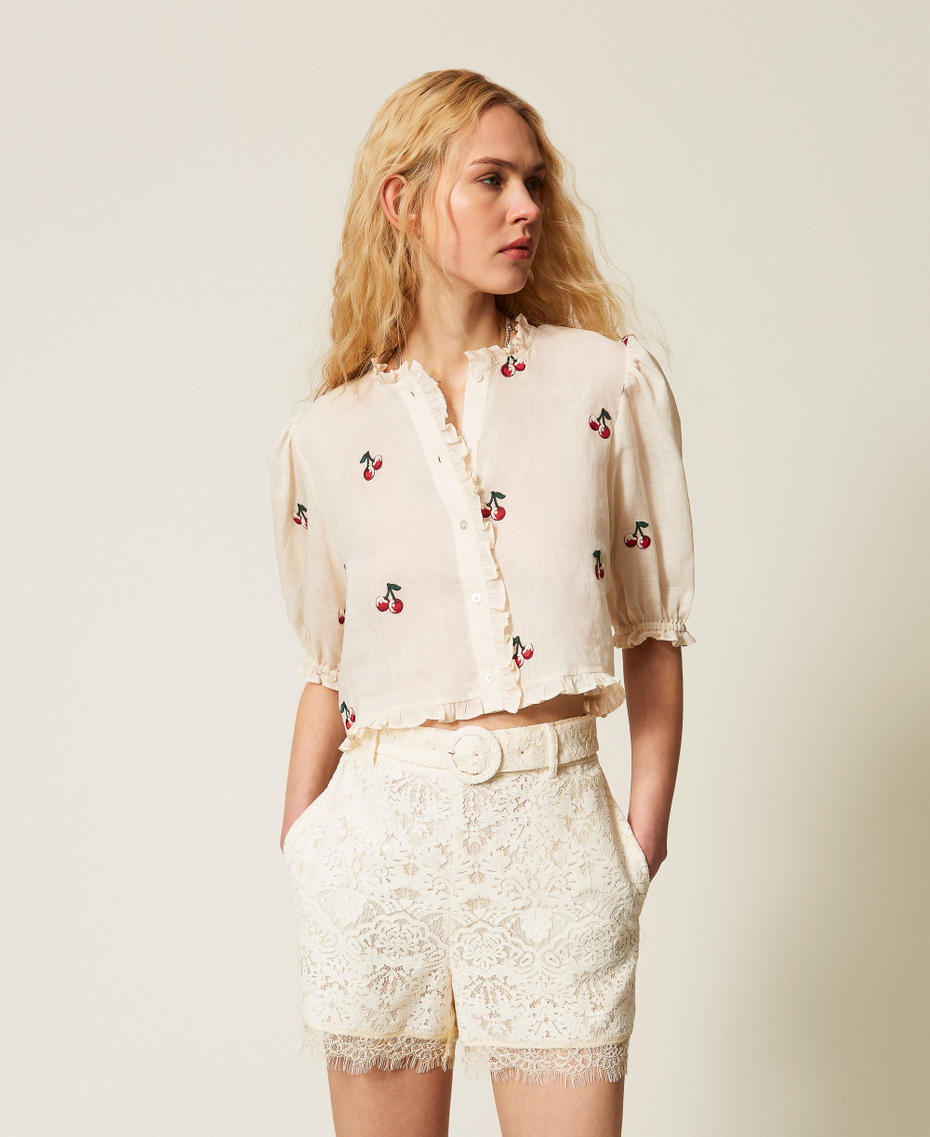 Shorts aus Spitze mit G&uuml;rtel Perlmutt Frau 261TT2312_00059_01