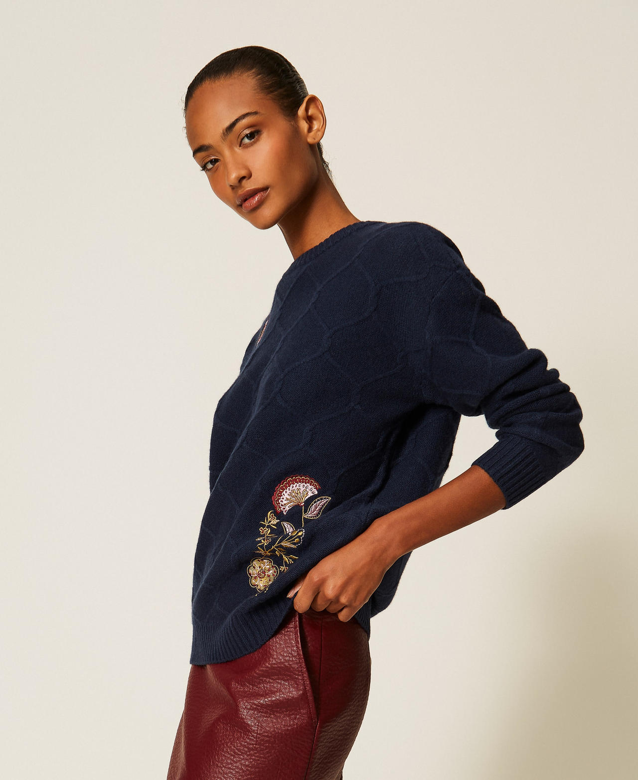 Crew neck wool jumper with floral embroidery Blue Paint Woman 262AP3191_13182_02