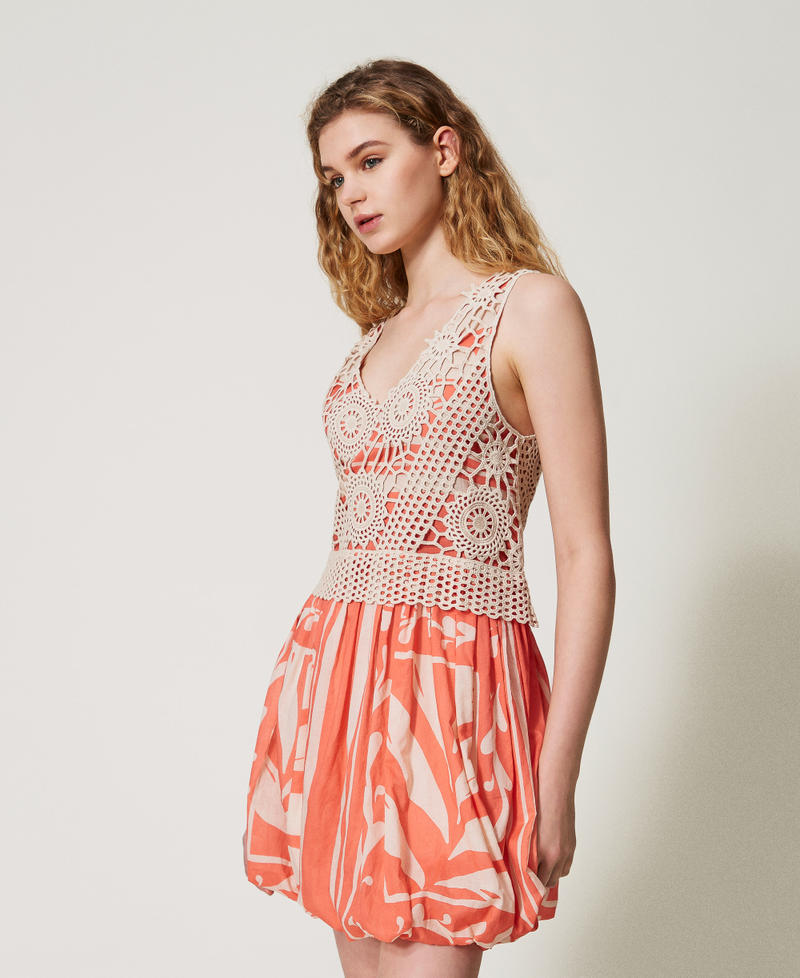 Abito corto in mussola e crochet Almond Beige / Stampa Foulard Coral Sunset Donna 251LM2CDD_12396_02