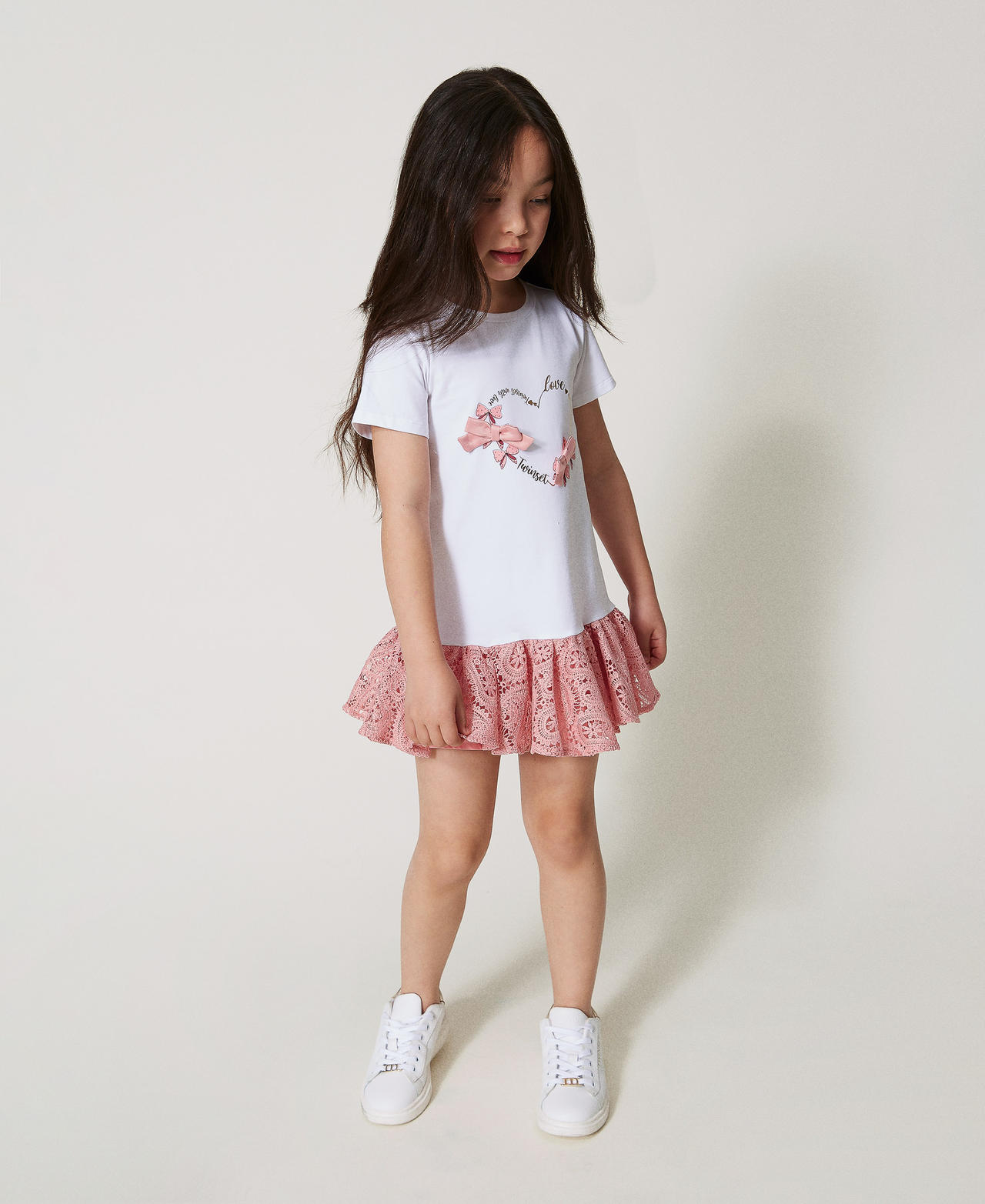 Kurzes Kleid mit Volant aus Makrameespitze Zweifarbig Ice / Sweet Rose M&auml;dchen 251GJ2QR6_12257_01