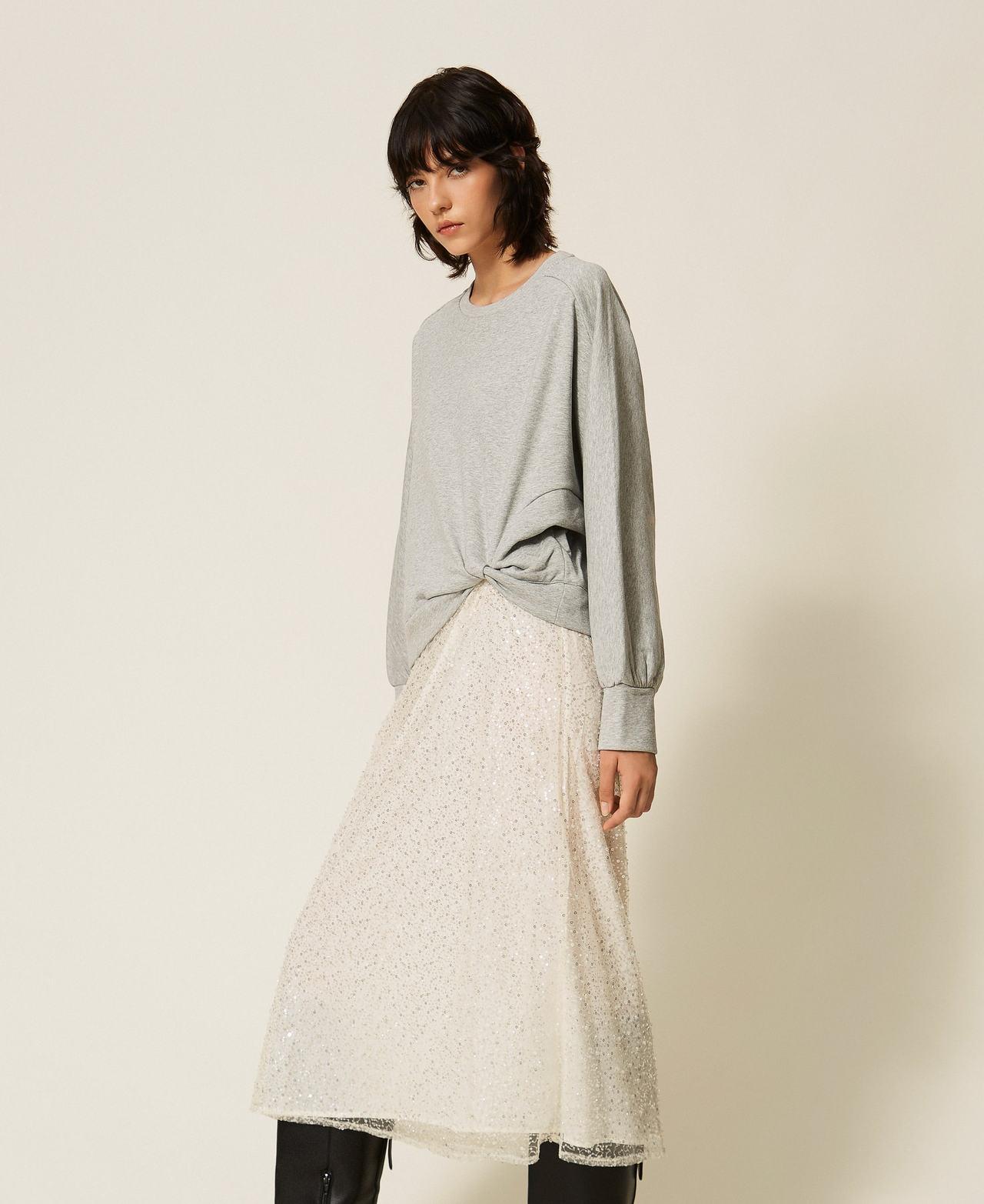 Maxikleid aus Sweatstoff und besticktem T&uuml;ll Zweifarbig Hellgrau-Melange / Stickerei "Sandbeige" Frau 262LI2GCC_13878_02