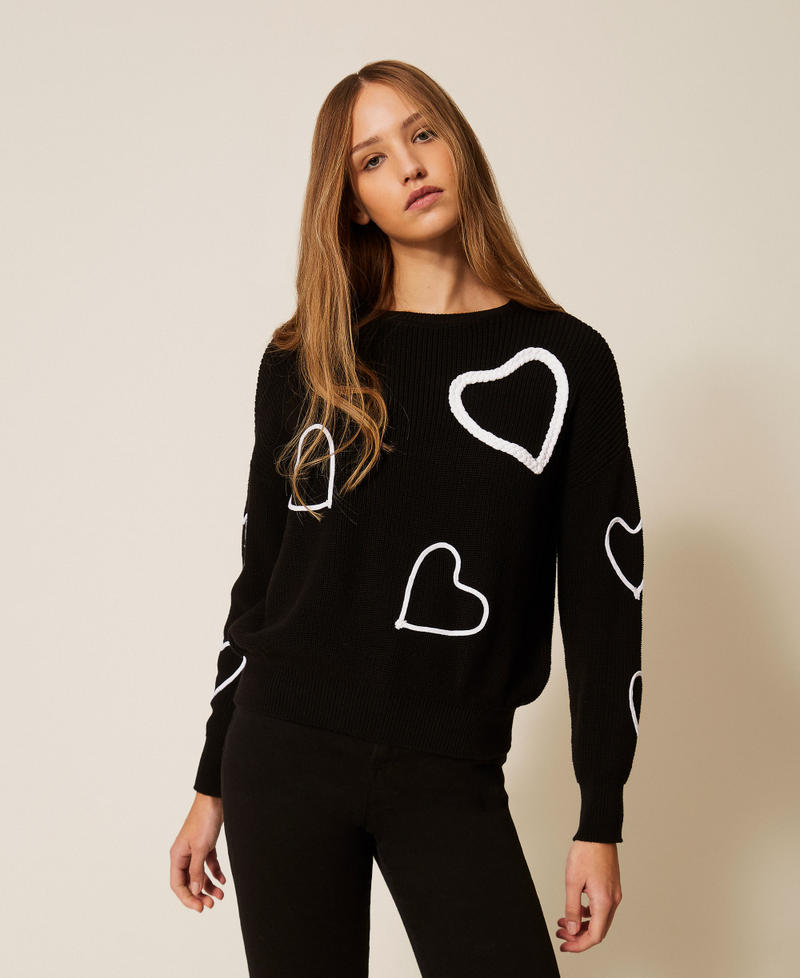 Pull avec broderie de c&oelig;urs Bicolore Noir/Broderie Blanc Cass&eacute; Femme 261AP3130_13486_01