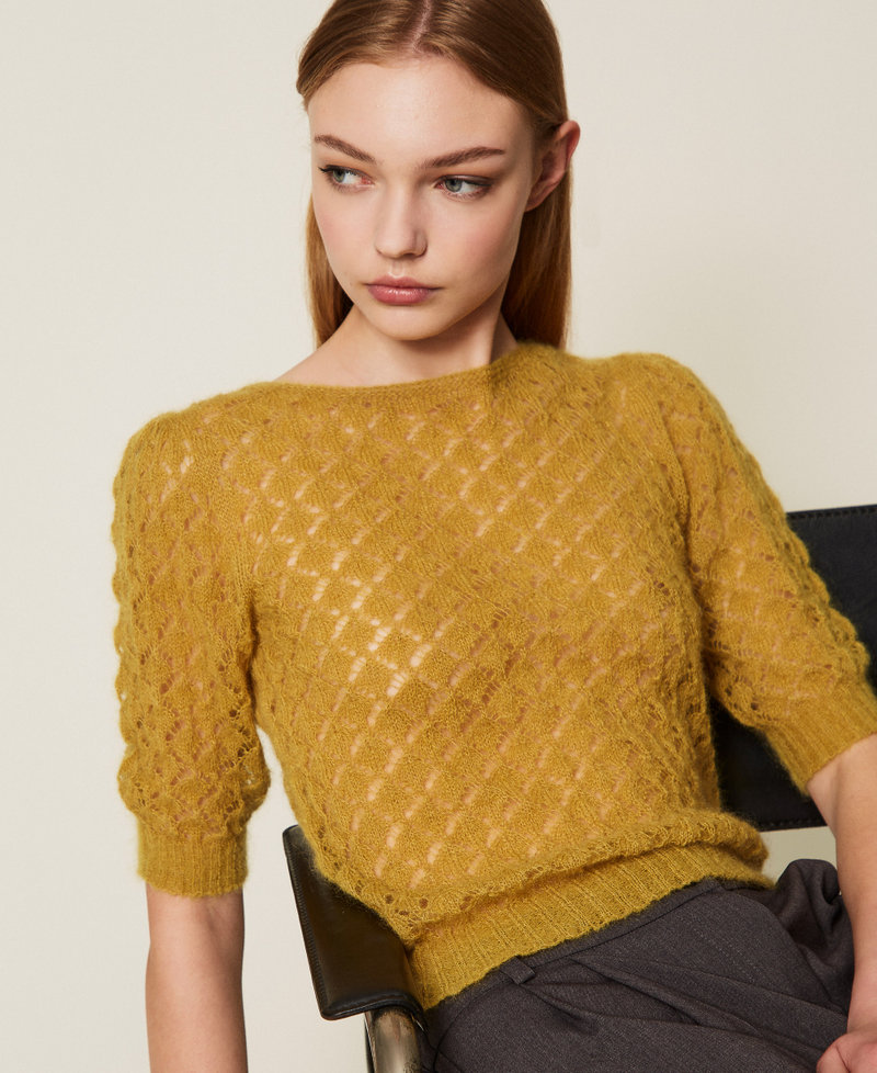 Pullover aus Mohairmischung mit kurzen Ärmeln Senfgelb Frau 252TP3521_12607_PD