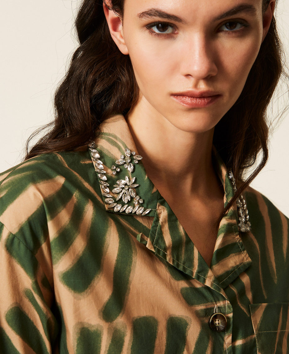 Camicia in popeline con stampa e ricamo Stampa Jungle Donna 261LL2TAA_13301_PD
