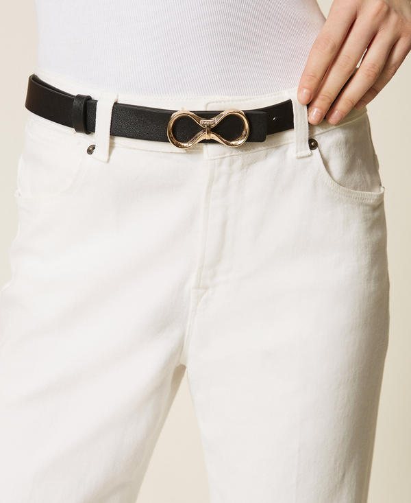 Reversible leather belt with logo