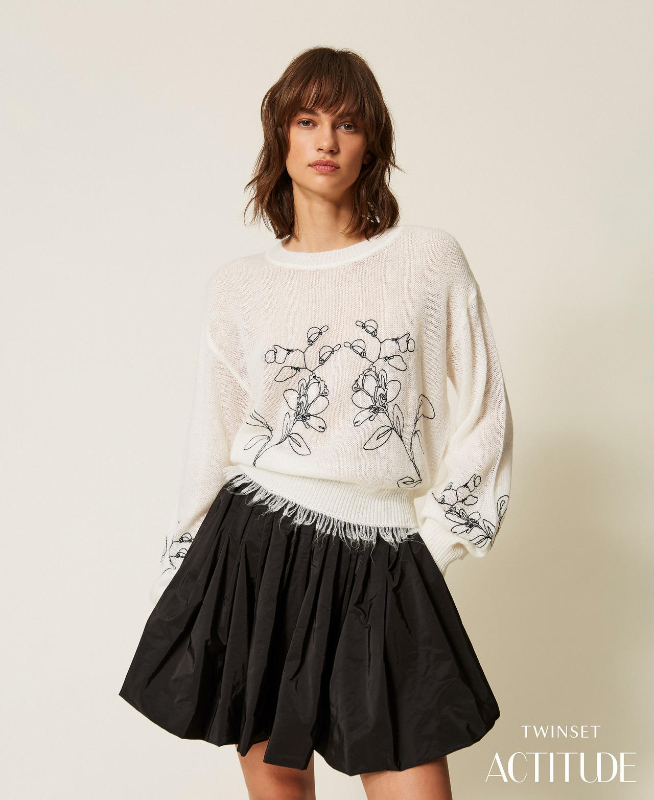 Pull avec broderie florale et franges