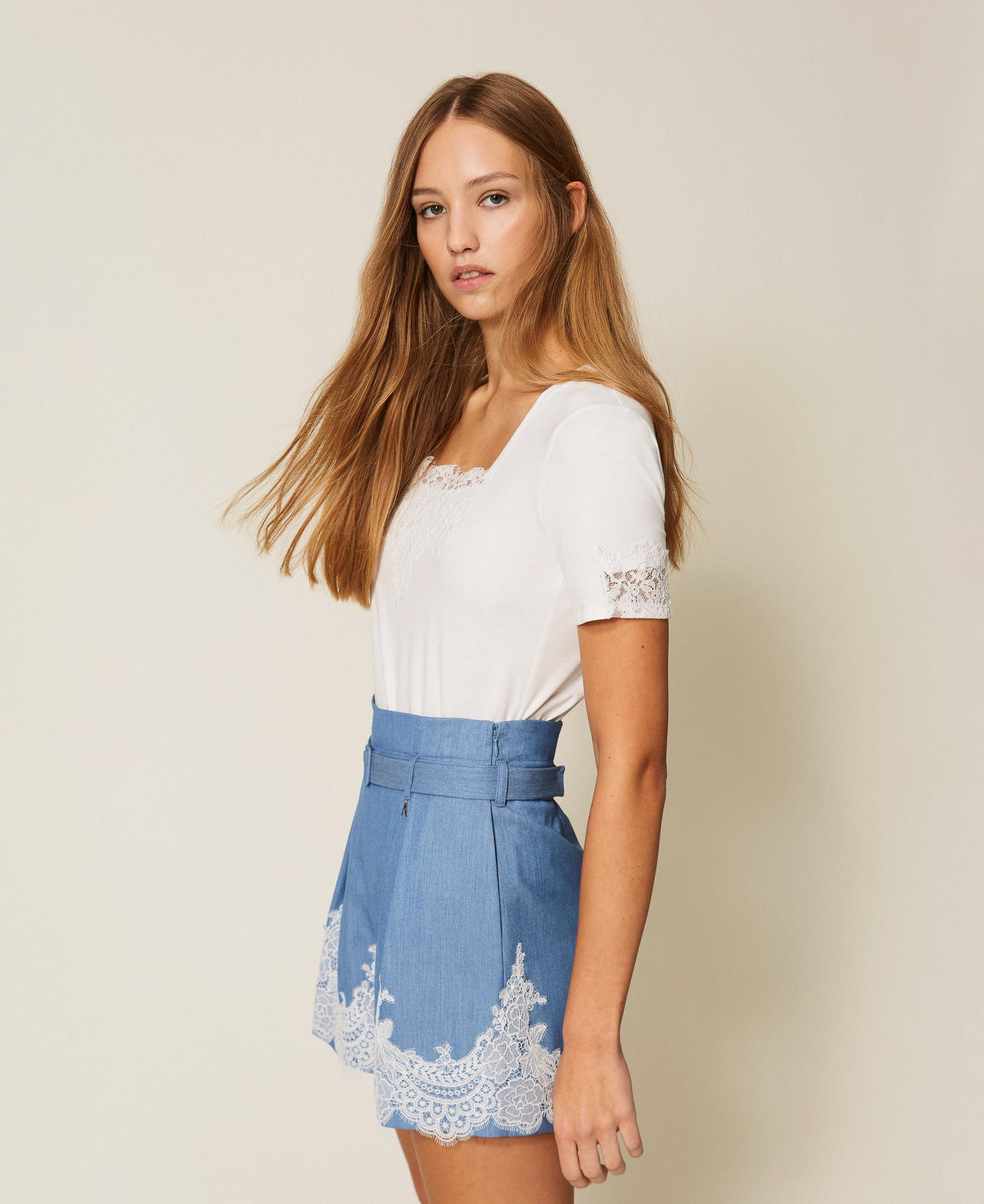 Shorts mit Spitze und G&uuml;rtel Dark Skyline Frau 261AP2292_13291_02