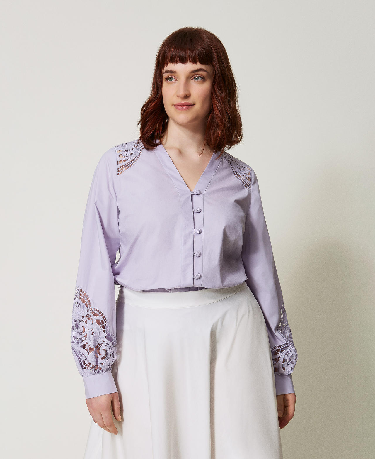 Shirt in broderie anglaise poplin Lilac Flowers Woman 251TT2333_00703_01
