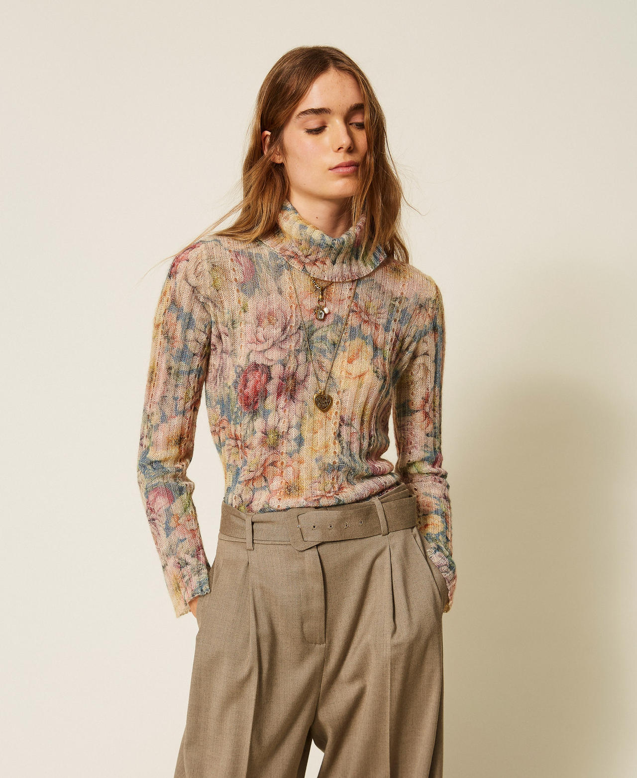 Pull col roulé avec imprimé