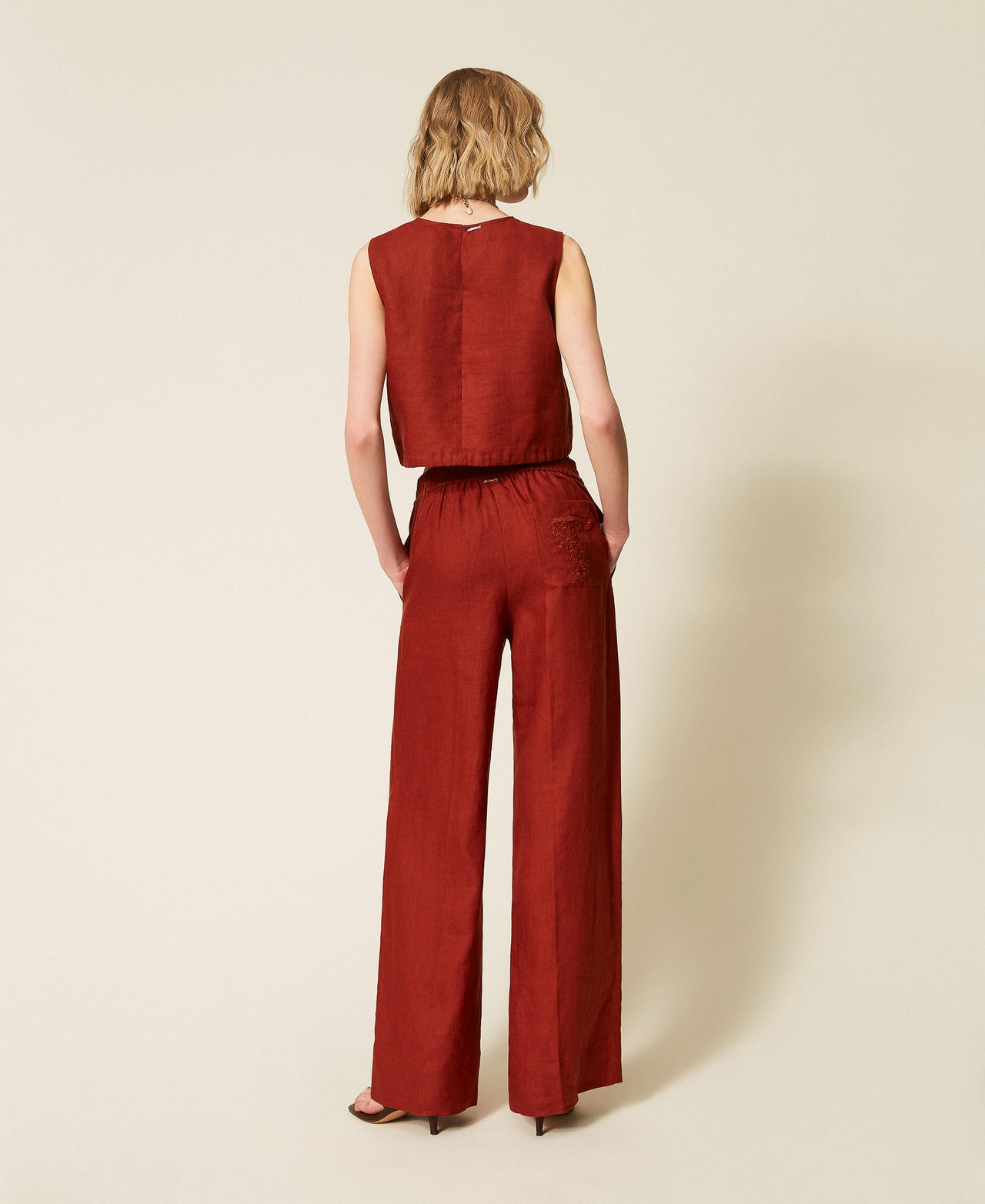 Hose aus Leinen mit aufgesticktem Logo &bdquo;Henna&ldquo; Brown Frau 261TT2302_13332_03