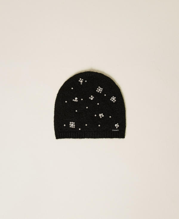 Bonnet en maille avec broderie