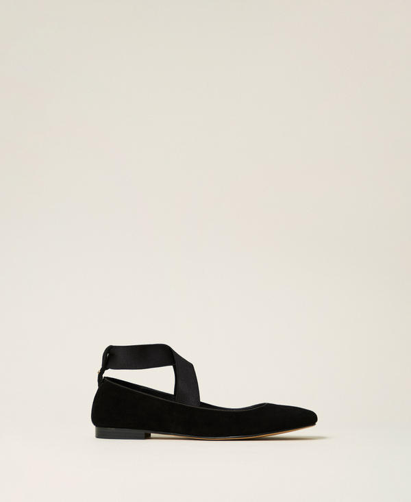 Ballerina aus Veloursleder