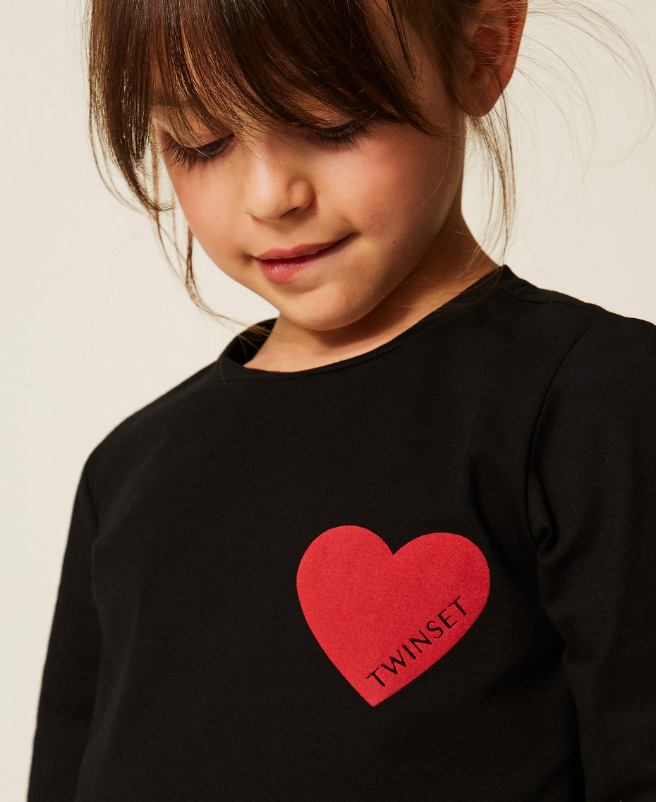 T-shirt regular con cuore Nero Cuore Rosso "Magenta" Bambina 262GJ2291_13904_04