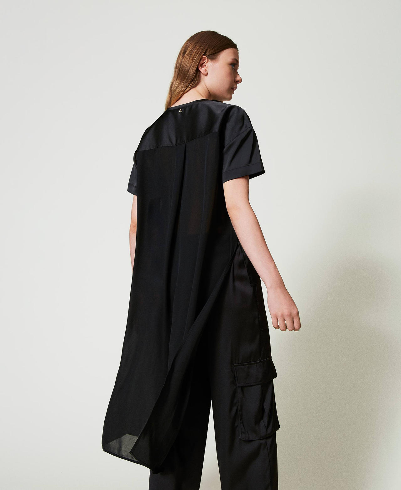 Blusa asimmetrica in raso e georgette Nero Donna 242AT2091_00006_03