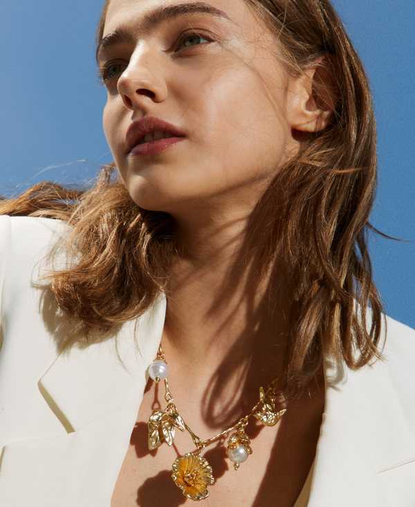 Chain necklace with pearls and pendants