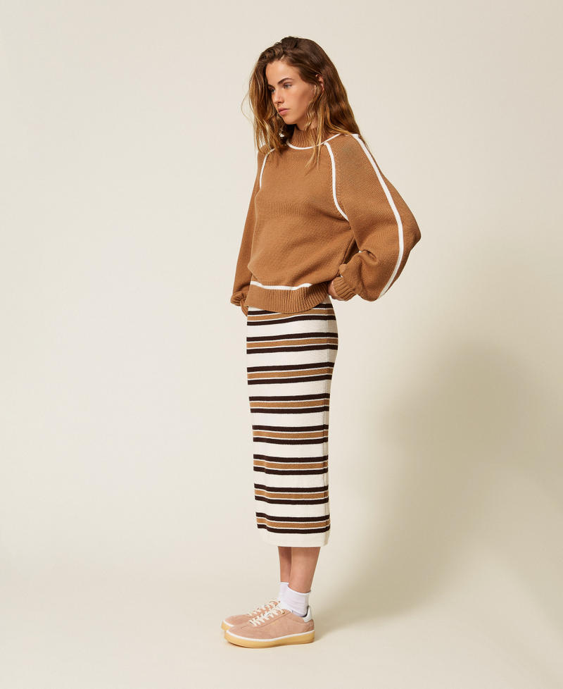 Midi-Strickrock mit Streifenmuster Streifen Off White / Chocolate / Camel Frau 252LI3LAA_12726_02
