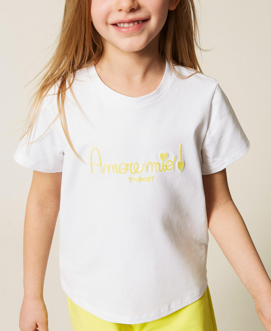 T-shirt pour fille avec broderie et short en molleton