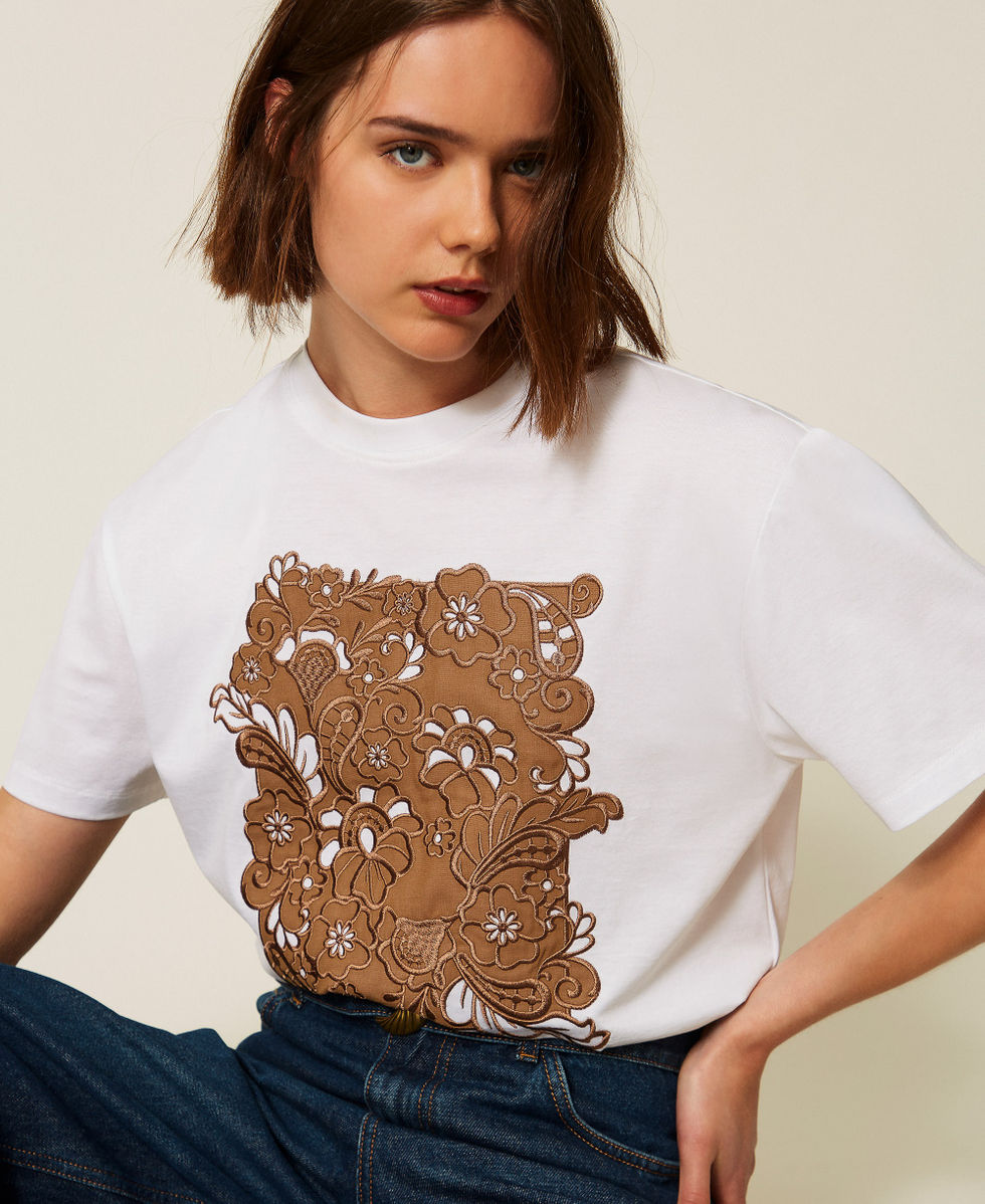 Regular t-shirt with patch embroidery "Lucent White"/"Oak" Beige Embroidery Woman 262TP2760_13936_05