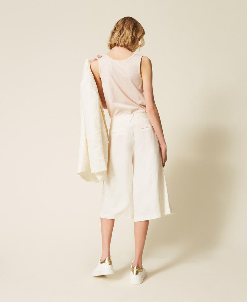 Bermudas de lino mixto con pinzas Hueso Mujer 261LL2NGG_00526_03