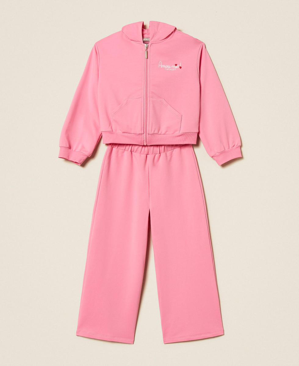 Sudadera baby y pantalones cropped