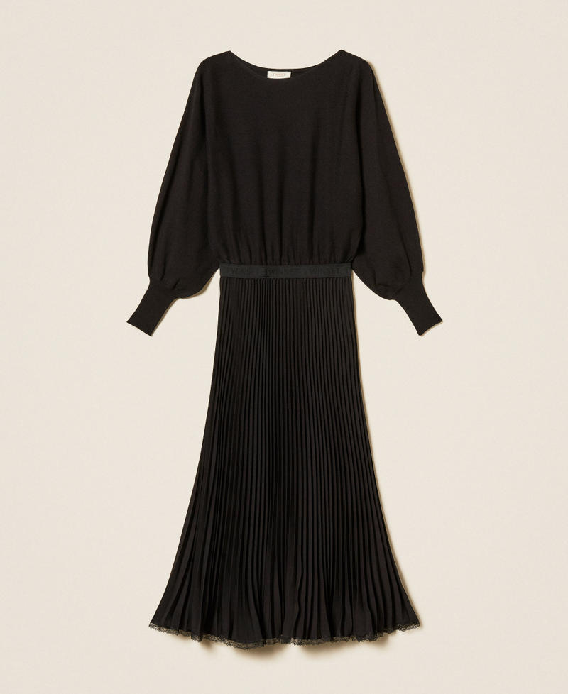 Robe longue en maille et cr&ecirc;pe pliss&eacute;