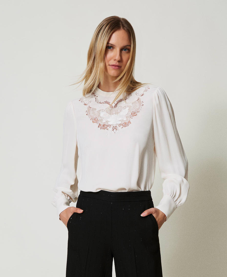 Cr&ecirc;pe blouse with floral embroidery White Cream Woman 242TT2192_11952_01
