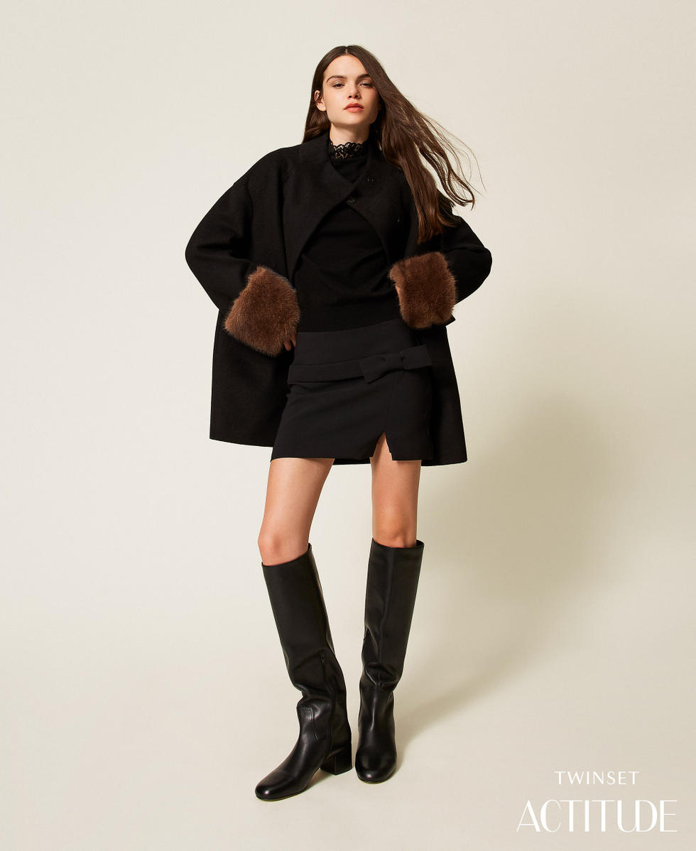 Manteau en panne de velours avec fausse fourrure