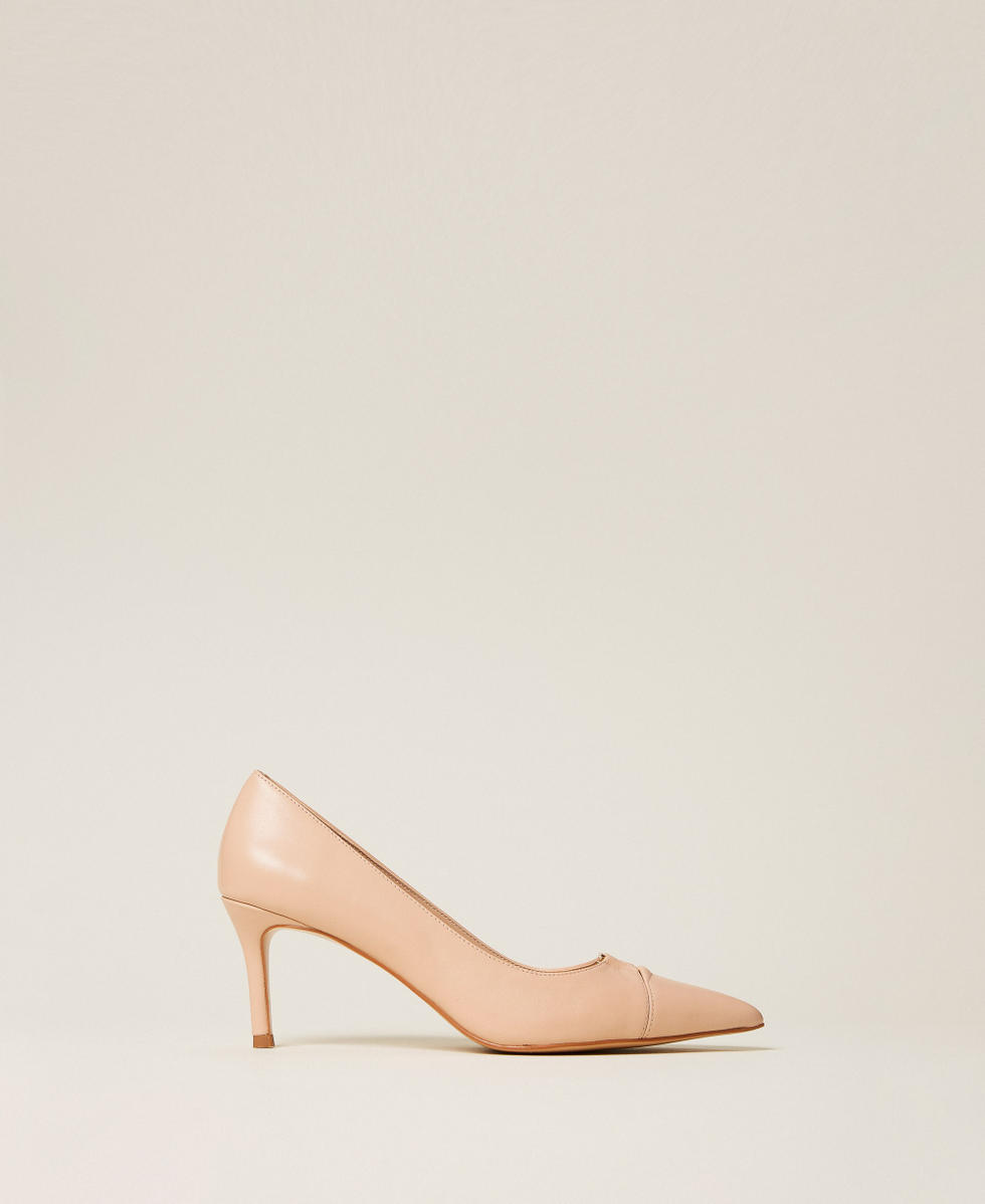 Mid heel leather court shoes
