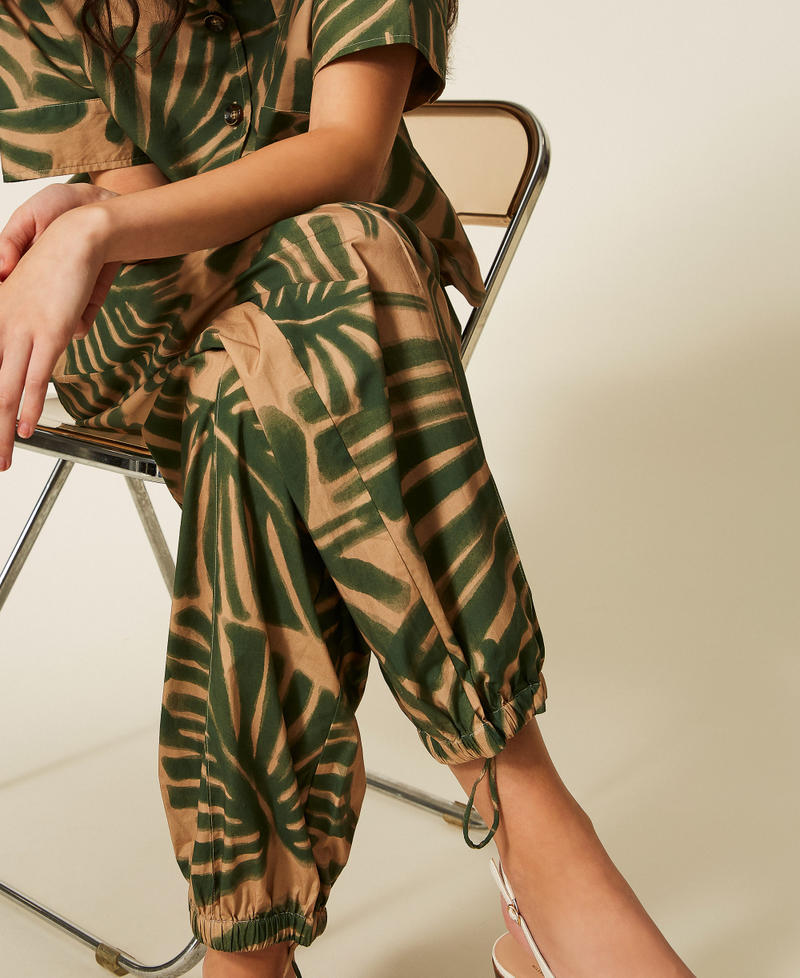 Hose aus Popeline mit Print Jungle-Print Frau 261LL2TCC_13301_04