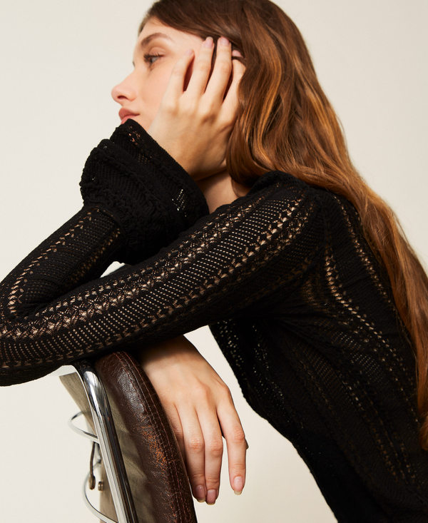 Figurbetonter Pullover mit Volants