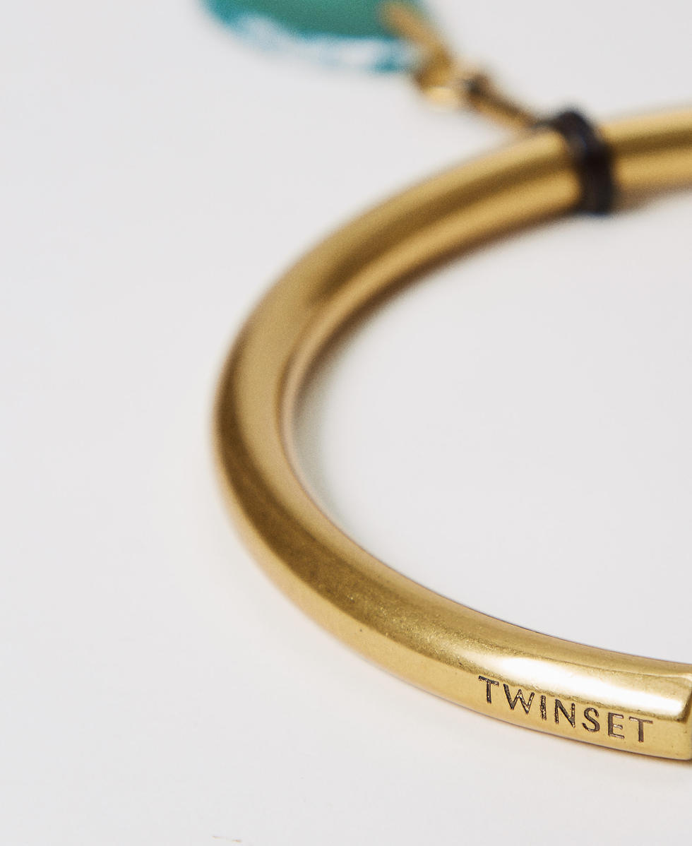 Halsnahe Kette mit Stein