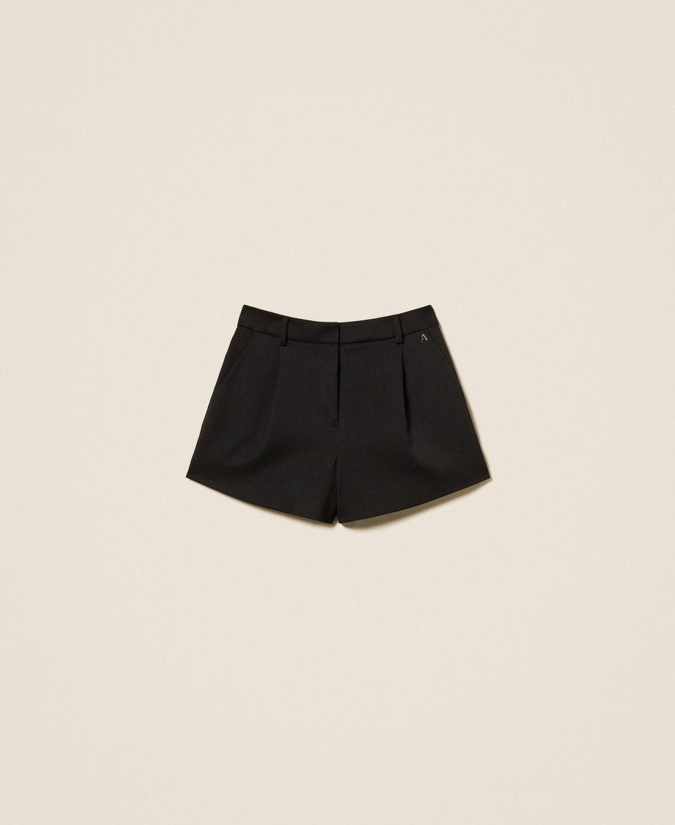 Shorts with pleats