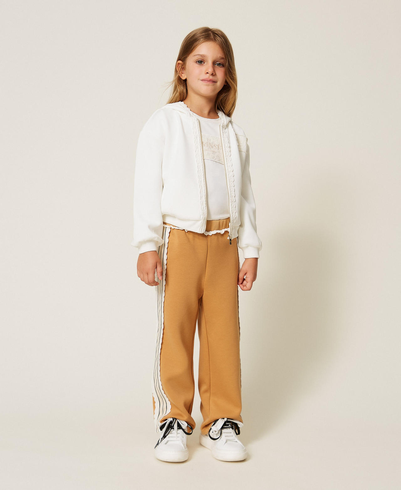 Babyhose aus Scuba-Gewebe mit Spitze Eiskaffeebraun M&auml;dchen 262GB210D_03899_02