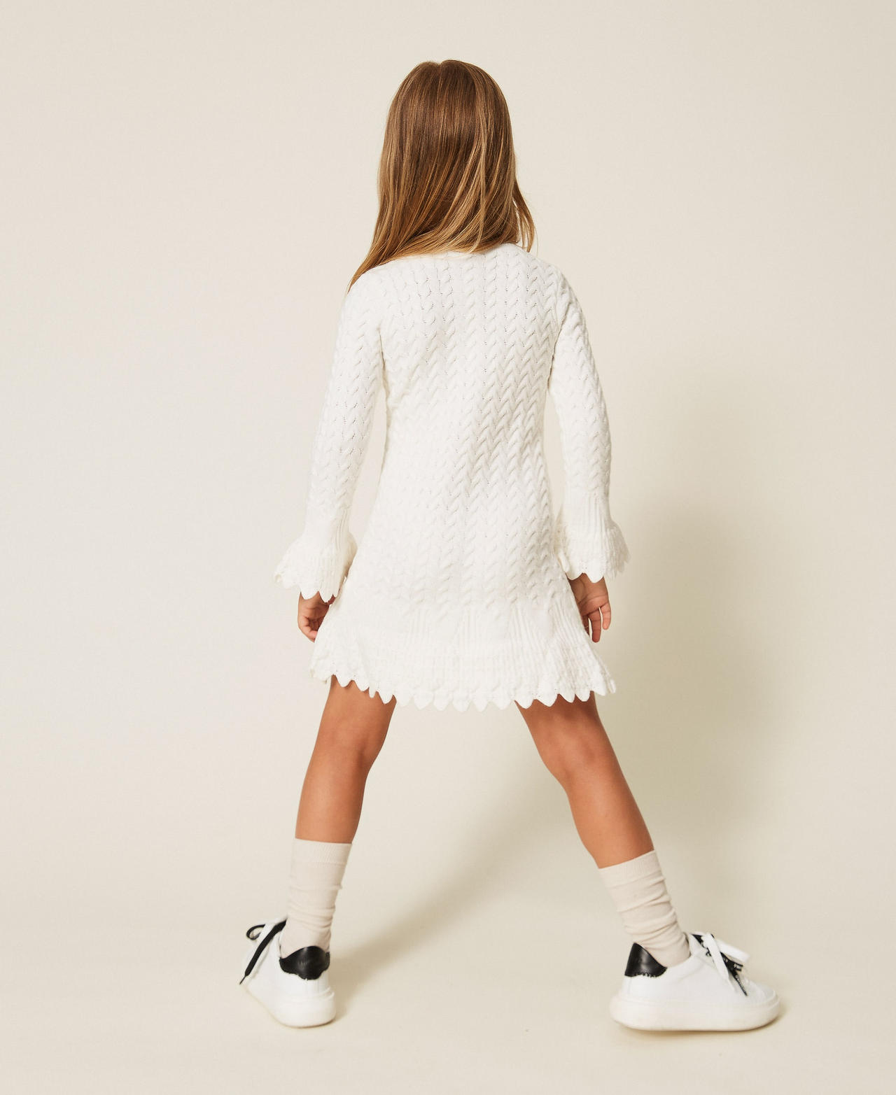 Robe courte fille en maille torsad&eacute;e